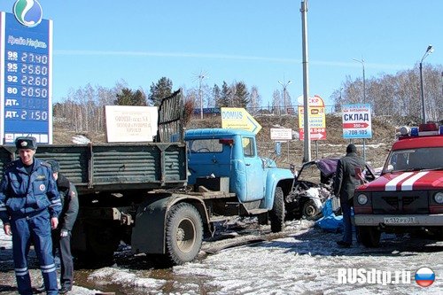 В Иркутске жигули столкнулись с грузовиком