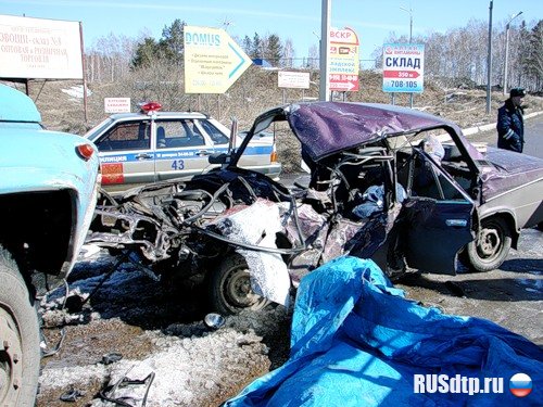 В Иркутске жигули столкнулись с грузовиком