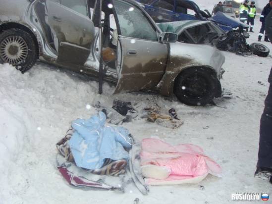 На трассе Екатеринбург-Тюмень в аварии погибла полуторамесячная девочка