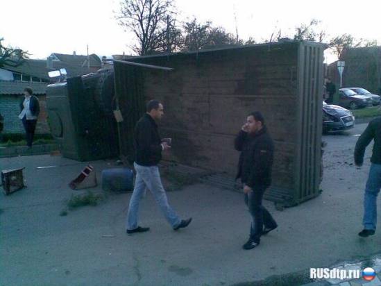 В Краснодаре солдат-срочник переехал на КамАЗе шесть автомобилей