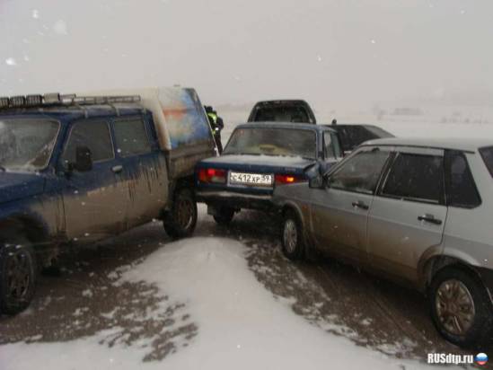 На трассе Пермь-Екатеринбург столкнулись 7 машин