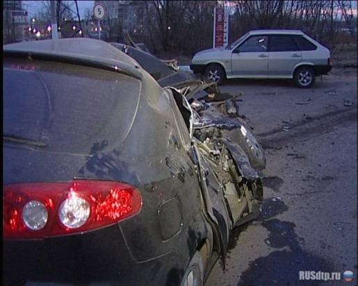 Авария у автозаправки в Казани
