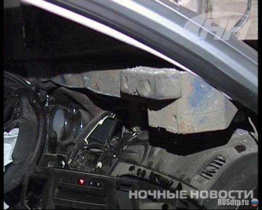 Иномарка залетела под фуру на Челябинском тракте