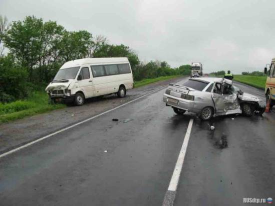 На Луганщине «Жигули» столкнулись с микроавтобусом: один человек погиб