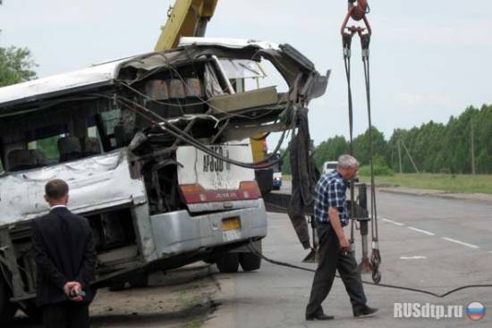 В Омске Камаз протаранил автобус с детьми