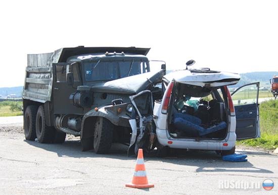 В аварии под Иркутском погибли 6 человек