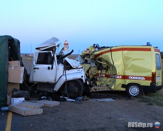 В Удмуртии грузовик протаранил автомобиль скорой помощи