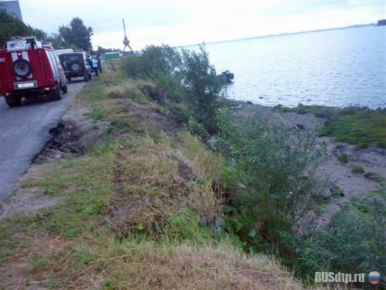 В Архангельске «Жигули» съехали в реку