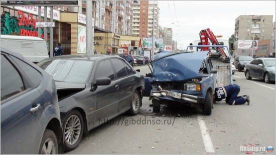 Авария на светофоре в Новосибирске