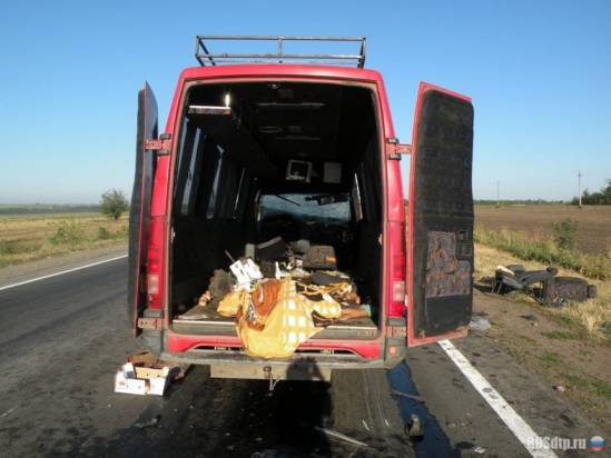 Микроавтобус протаранил Камаз в Николаевской области