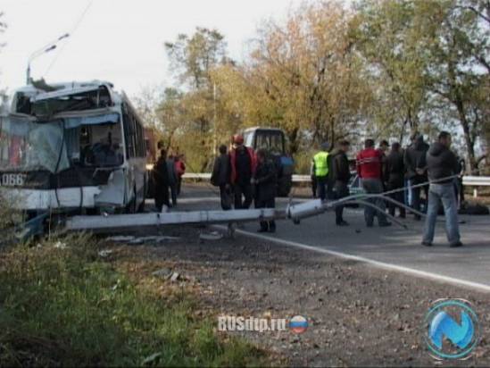 Столкновение жигулей с троллейбусом в Новокузнецке