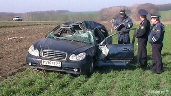 Hyundai Sonata на трассе "Кавказ" улетела в кювет. Водитель не выжил.