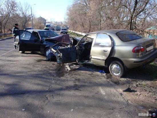 Лобовое столкновение Daewoo Lanos и Ford Sierra в Харьковской области