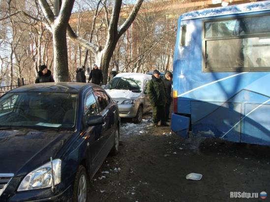 В центре Владивостока автобус столкнулся с 9-ю автомобилями