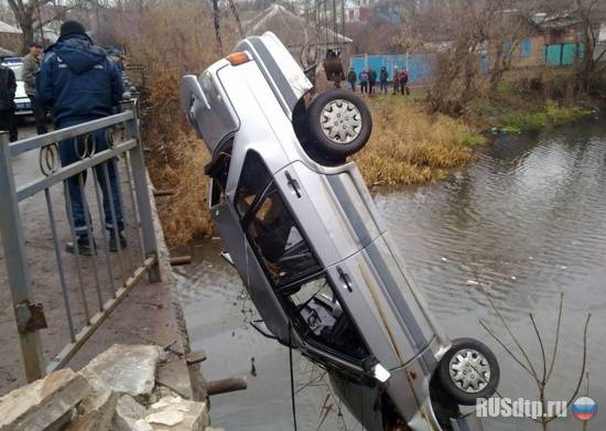 В Ростовской области утонул ВАЗ 2115. Два человека погибли