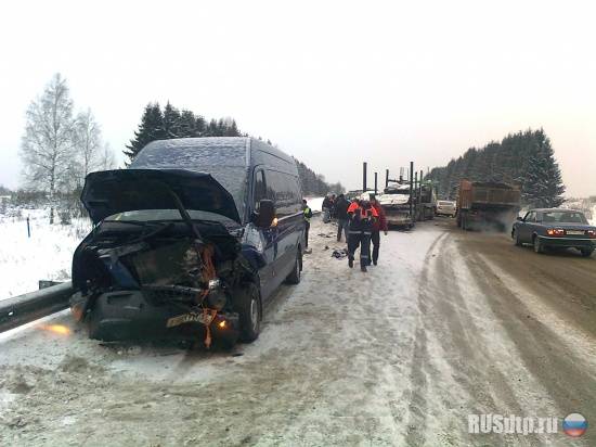 Три машины столкнулись на трассе Вологда-Новая Ладога