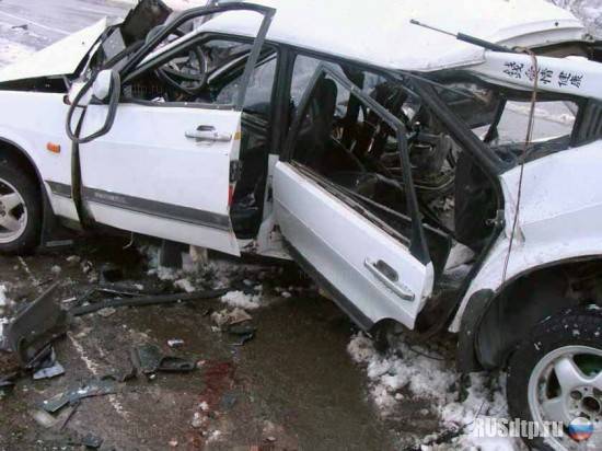 Трое погибших в "ВАЗ" после "контакта" с "Volkswagen GOLF"