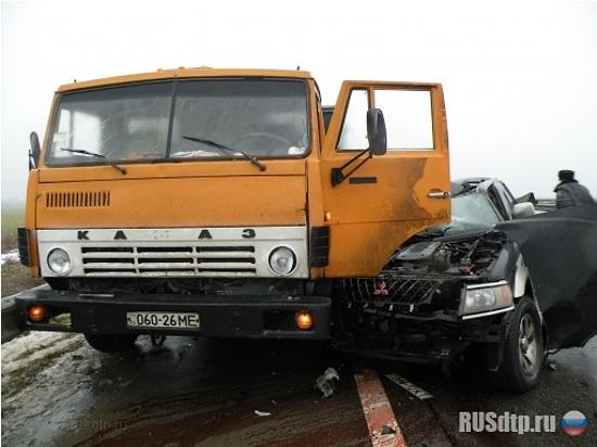 На Николаевщине «Mitsubishi Pajero» врезался в «КАМАЗ»