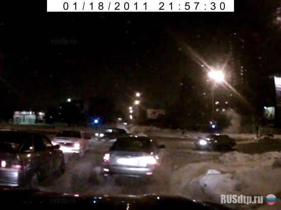 ВАЗ-2110 и Лексус столкнулись в Екатеринбурге