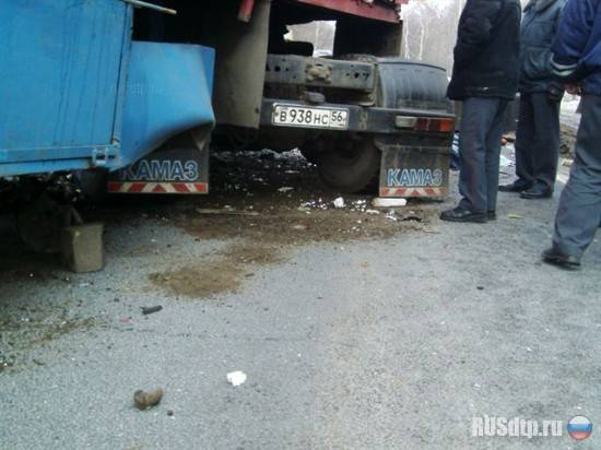 В Самарской области Камаз протаранил пассажирский автобус