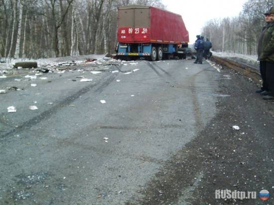 В Самарской области Камаз протаранил пассажирский автобус