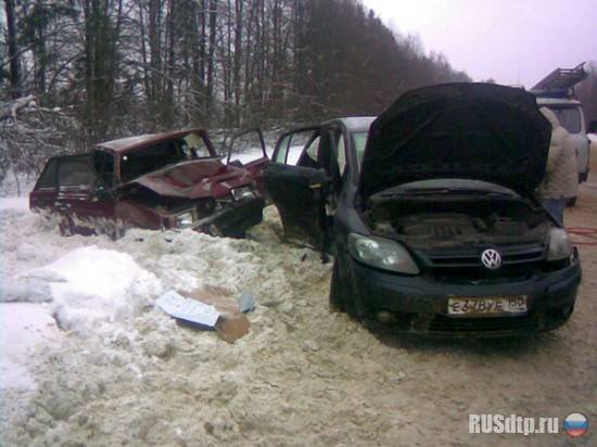 Авария Volkswagen Golf и ВАЗ-21099 под Ивановом