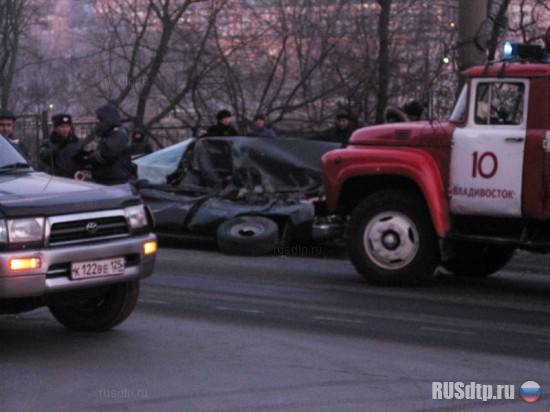 Во Владивостоке КАМАЗ протаранил 10 автомобилей