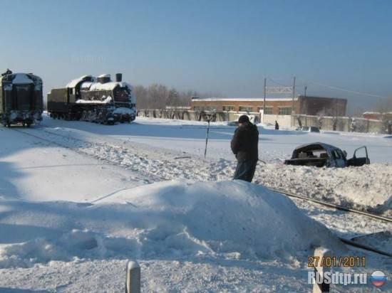 Поезд «Тавда – Харьков» столкнулся с двумя автомобилями