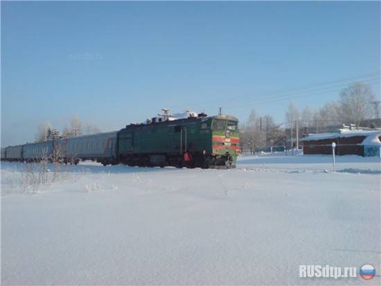 Поезд «Тавда – Харьков» столкнулся с двумя автомобилями