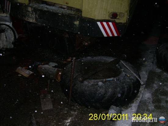 В Крыму автобус врезался в экскаватор