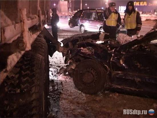 Иномарка столкнулась с трактором в Новосибирске