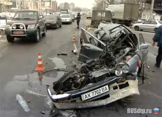 BMW залетел под МАЗ в Харькове
