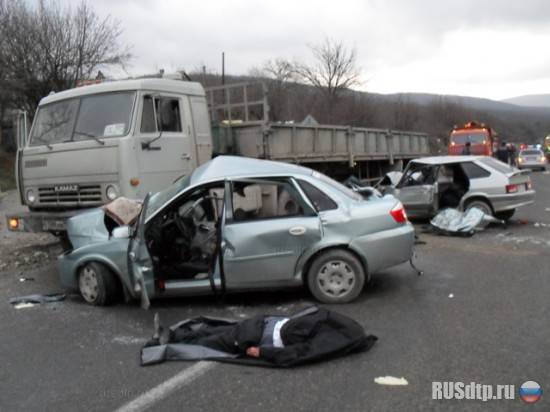Под Новороссийском в ДТП погибли два человека