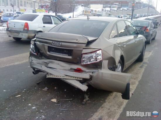 В Екатеринбурге водитель Камаза попал на «бабки»