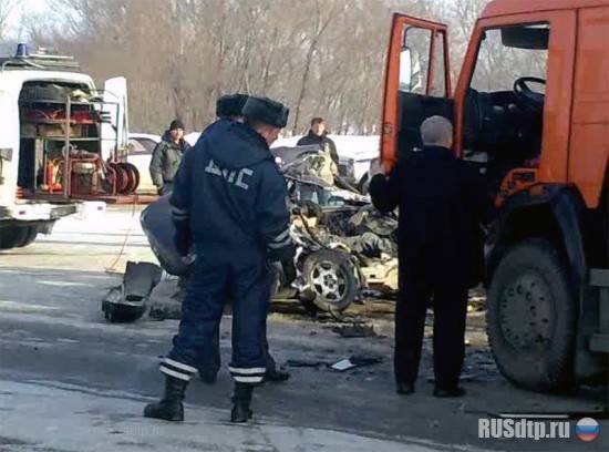 Два угонщика убились об КамАЗ