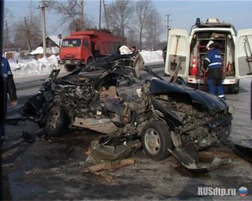 Два угонщика убились об КамАЗ