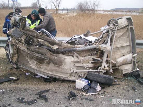 Под Анапой в столкновении БМВ и ВАЗ погибли оба водителя