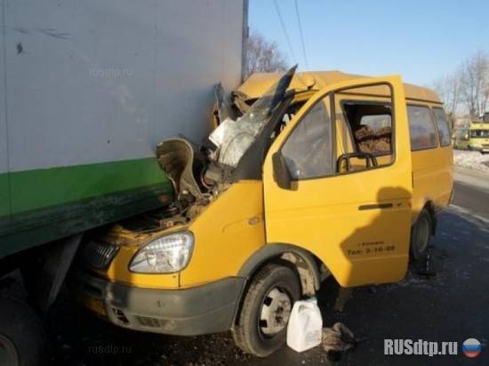 В Челябинске маршрутная «Газель» догнала грузовик