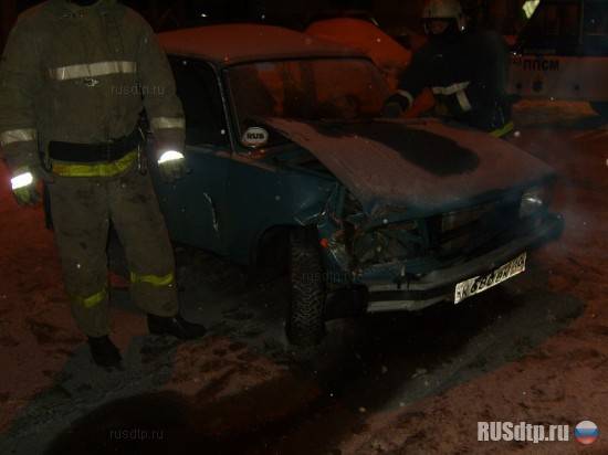 В Петрозаводске столкнулись три автомобиля