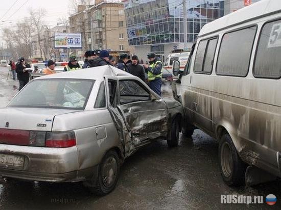 В Челябинске в аварии с маршруткой погибла женщина