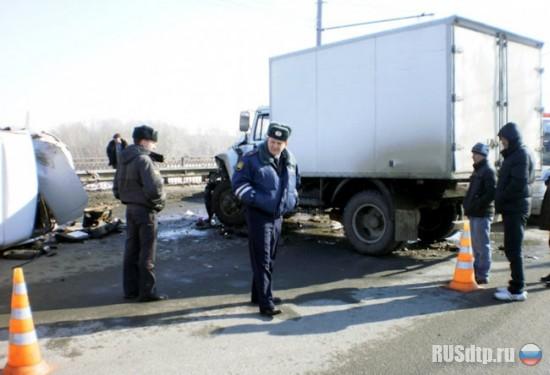 В Оренбурге ГАЗ опрокинул Газель с пассажирами