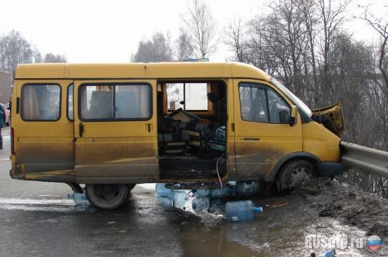 На трассе М-3 Украина лоб в лоб столкнулись две Газели