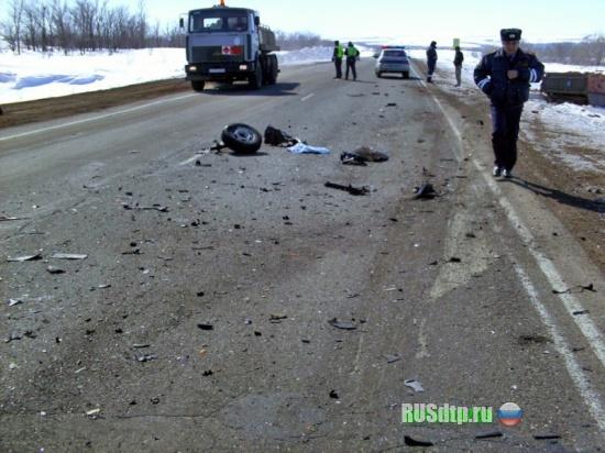 На трассе Уфа-Оренбург под Камазом погибли двое