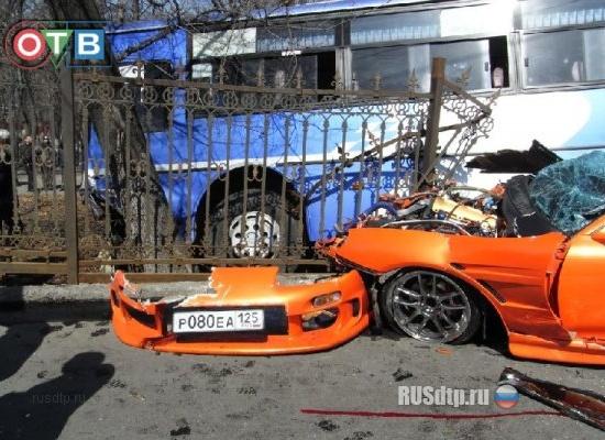 Во Владивостоке двое парней разбились на Toyota Supra