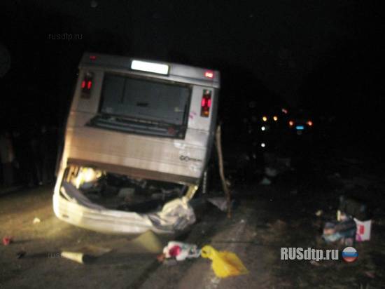 Под Харьковом автобус столкнулся с грузовиком