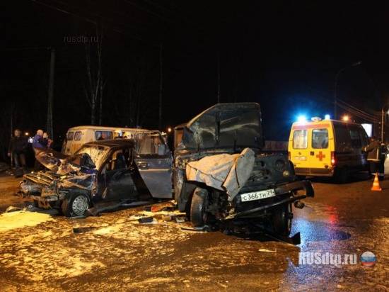 Ночная авария на Ленинградском проспекте в Архангельске