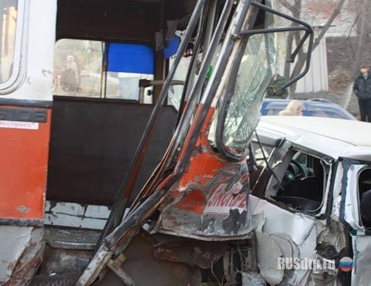 Неуправляемый автобус снес 16 машин во Владивостоке