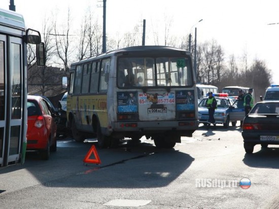 Маршрутка и такси столкнулись в Архангельске &#8212; двое погибших