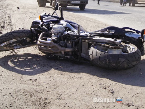 Мотоциклист сбил инспектора ДПС