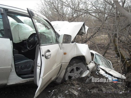 На Сахалине две «Тойоты» вытолкнули «Мазду» в кювет